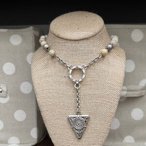 Chic Silver and Cream Pendant Necklace